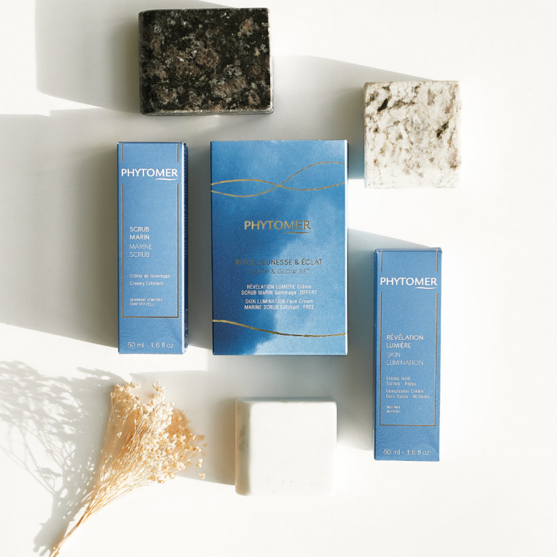 Revive your complexion's radiance with a complete skincare ritual including 2 bestsellers:
SKIN LUMINATION Complexion Cream Dark Spots - Wrinkles 50 ml
MARINE SCRUB Creamy Exfoliant - 50 ml